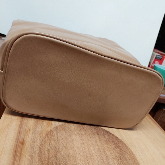 Large Tan Bucket Shoulder Bag with Long Straps - Picture 9 of 16